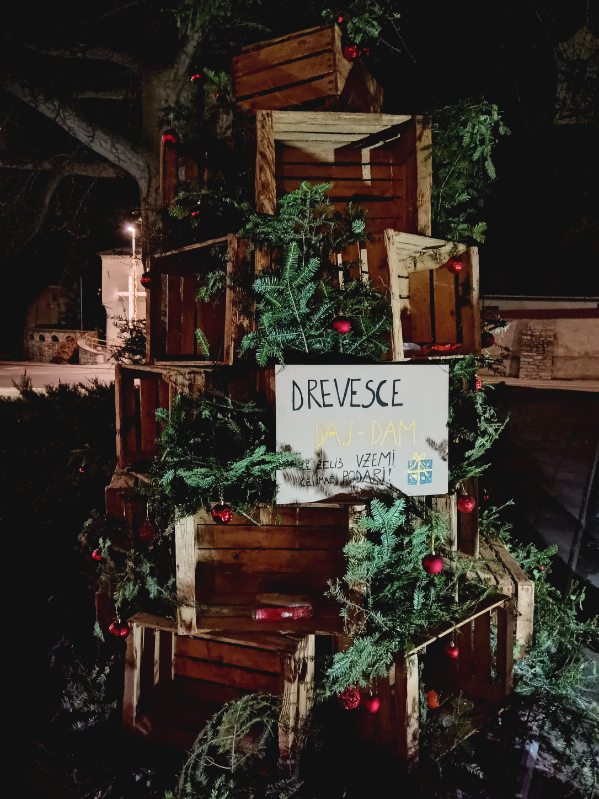 Veseli Ločani v adventu